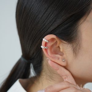 Meree – Orra Flat Dot Ear Cuff Sterling Silver Unisex Anti Karat